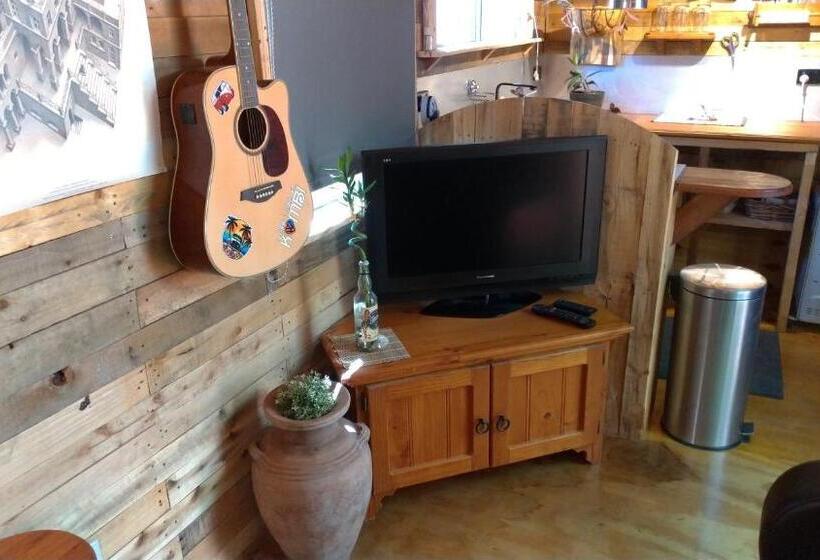 اتاق استاندارد اینتریور, Alice's Secret Travellers Inn