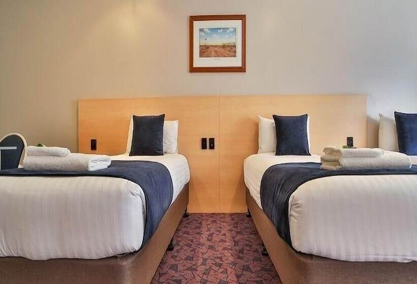デラックストリプルルーム, Albert Motel