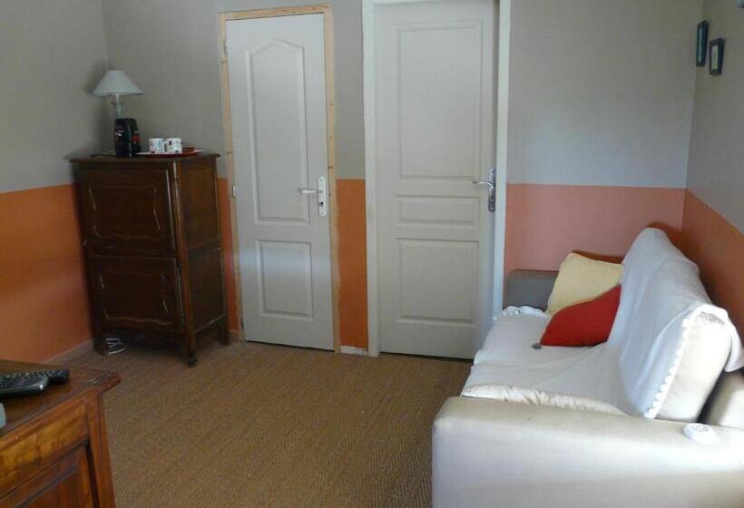 غرفة قياسية مطلّة علي حمام السباحة, B&b L Escale
