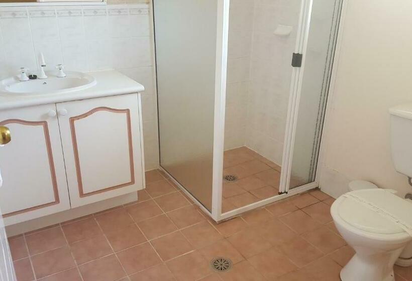 Семейный Номер, Blayney Central Motel