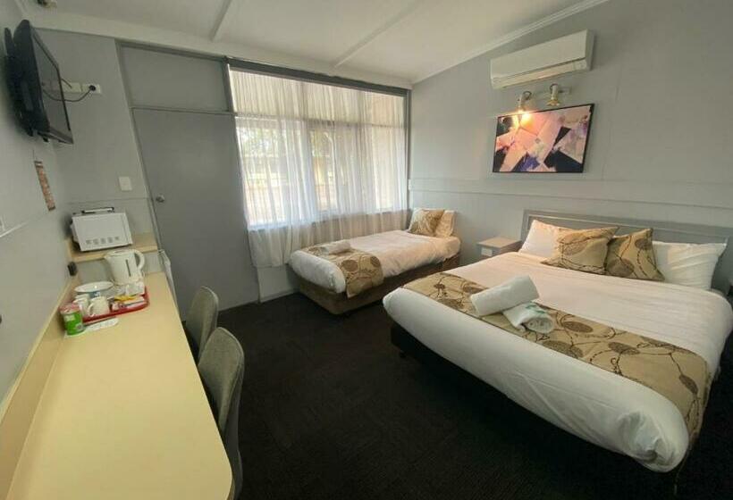 디럭스 룸, Charlton Motel