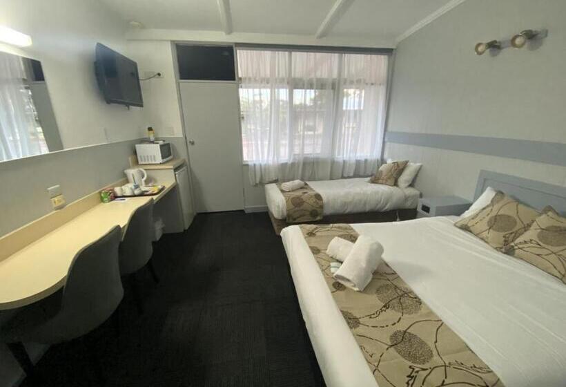 디럭스 룸, Charlton Motel