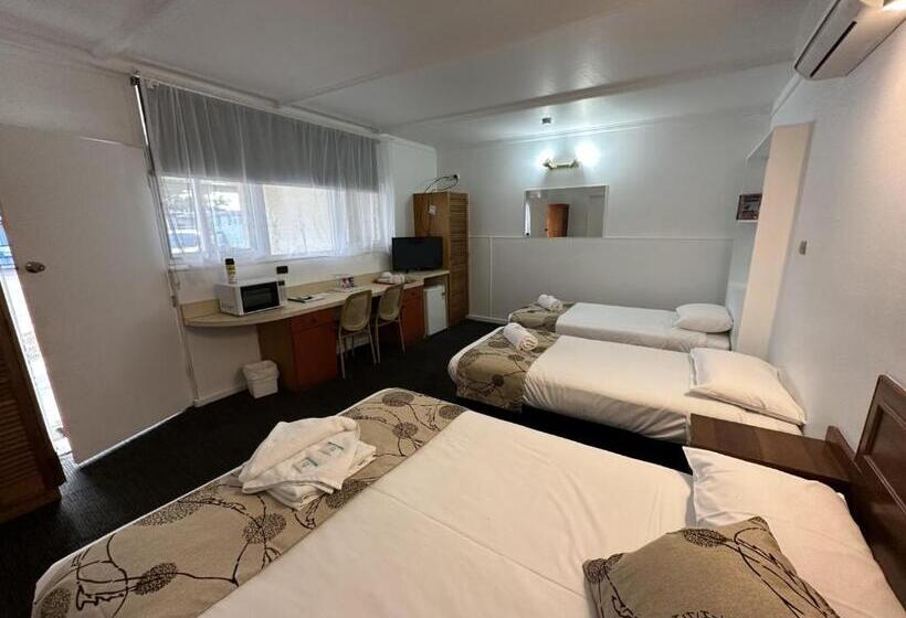 패밀리 룸, Charlton Motel