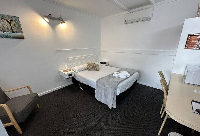 디럭스 룸, Charlton Motel