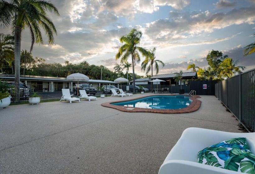 패밀리 룸, Kinka Palms Motel