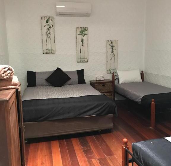 חדר סטנדרט לארבעה, Dongara Breeze Inn