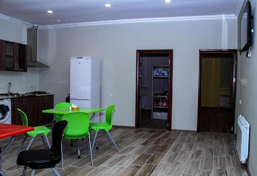 공동 객실, Bee Lucky Hostel And Tours