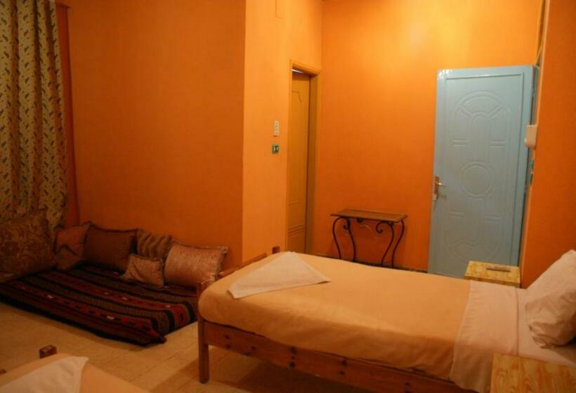 اتاق استاندارد یک نفره, Ramsess Hostel