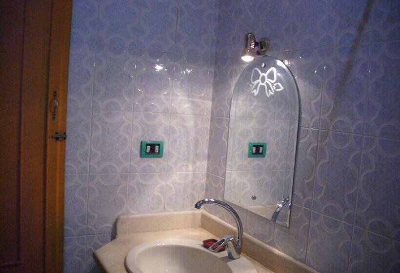 اتاق استاندارد یک نفره, Ramsess Hostel