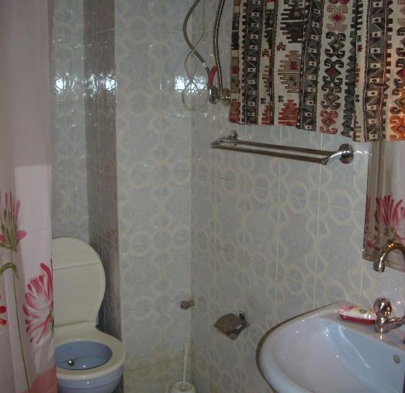 اتاق استاندارد سه نفره, Ramsess Hostel