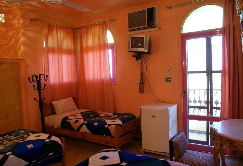 اتاق خانوادگی, Ramsess Hostel