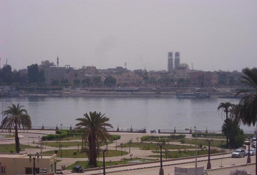اتاق خانوادگی, Ramsess Hostel
