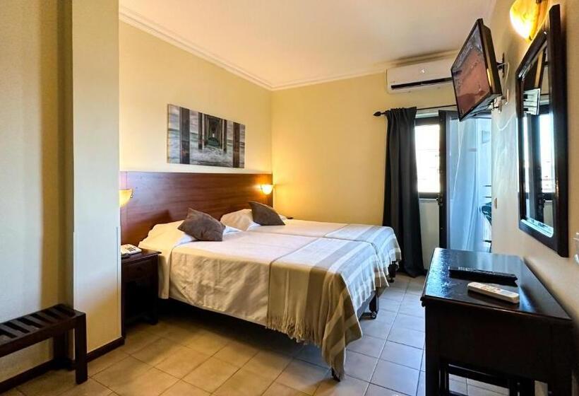 Quarto Estandar, Avenida Praia