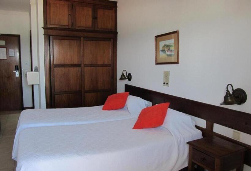 Quarto Estandar, Avenida Praia