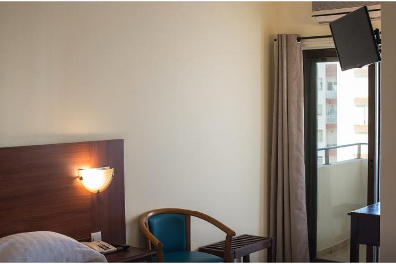 Quarto Triplo Estandar, Avenida Praia