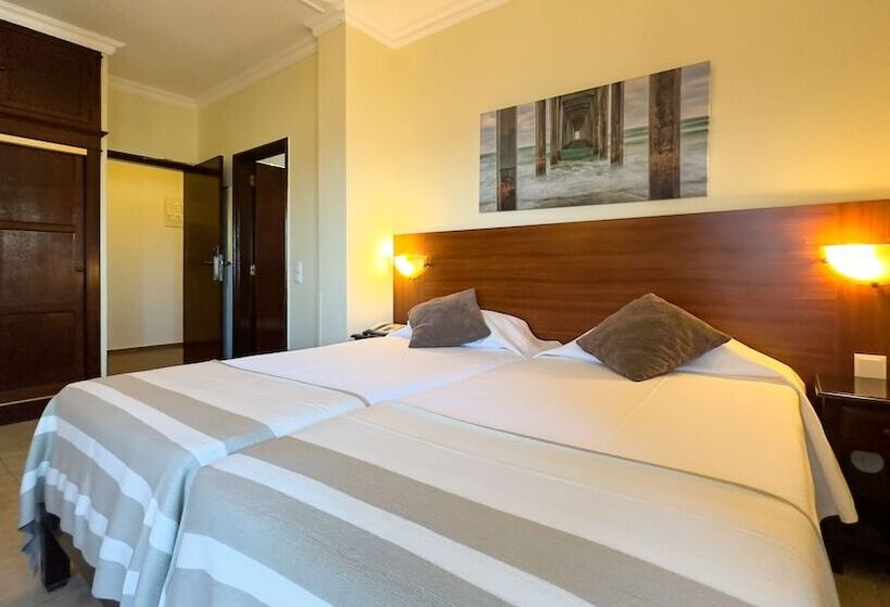 Quarto Estandar, Avenida Praia