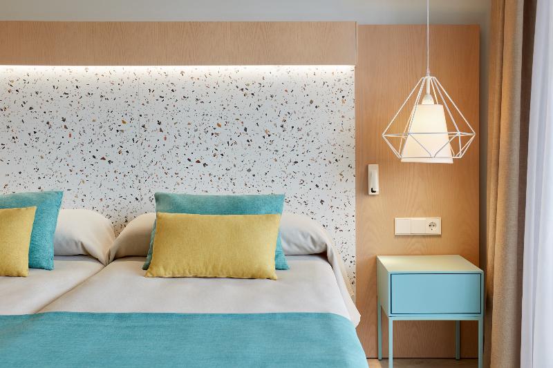 스탠다드 스튜디오, Universal Aparthotel Elisa
