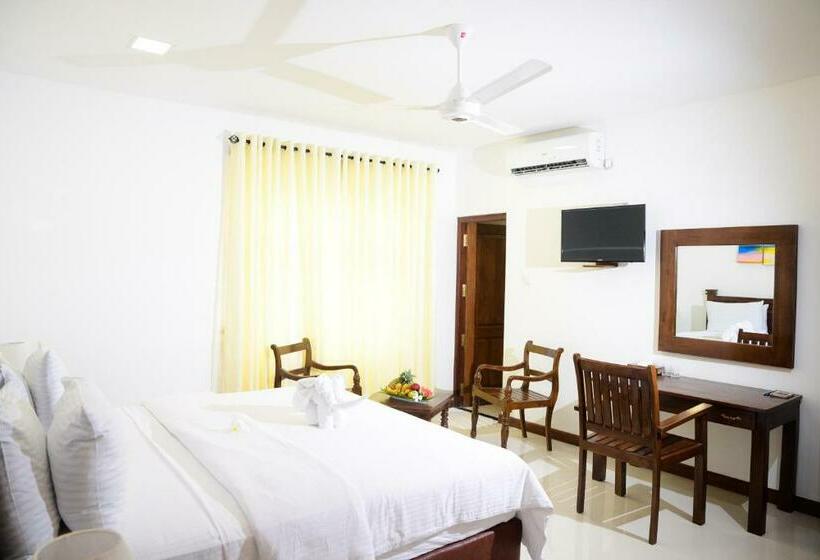 Номер Deluxe, Hikka Sandy Pearl Beach Resort