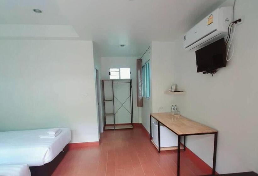 プールビュースタンダードルーム, Phenwaree Amphawa Resort