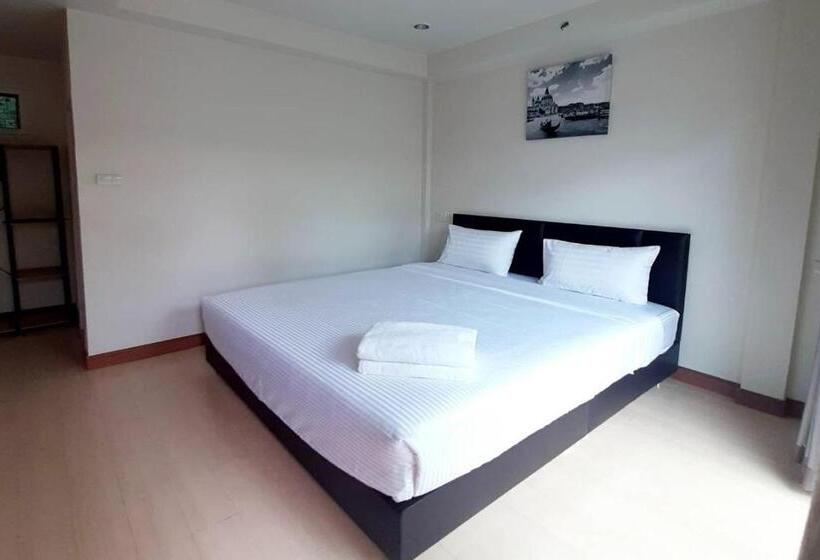 プールビュースタンダードルーム, Phenwaree Amphawa Resort