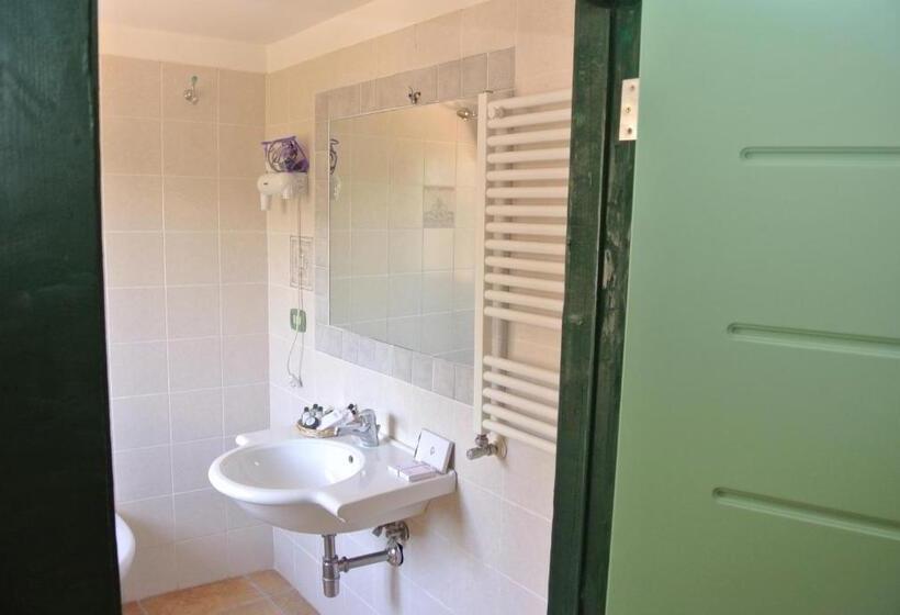غرفة قياسية, Locanda Degli Illustri