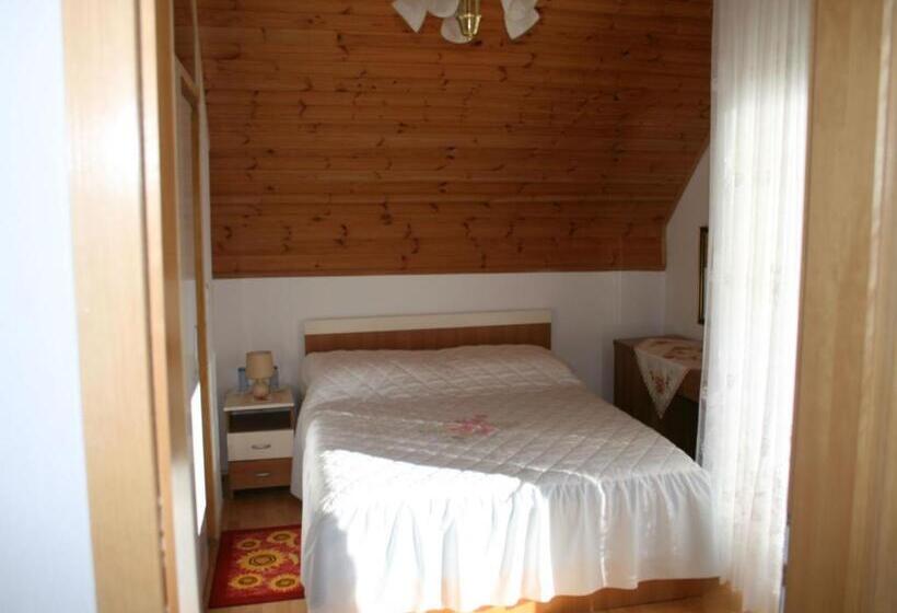 اتاق استاندارد, Adriana Guesthouse