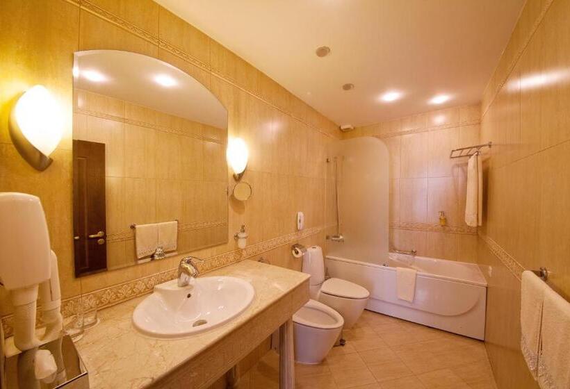 اتاق لوکس, Grand Hotel London