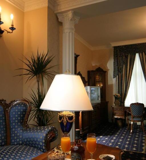 استودیوی استاندارد, Grand Hotel London