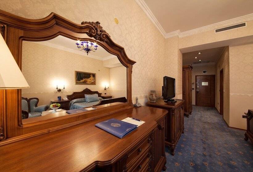 اتاق لوکس, Grand Hotel London