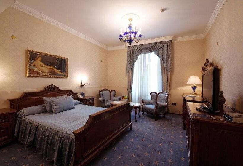 استودیوی استاندارد, Grand Hotel London