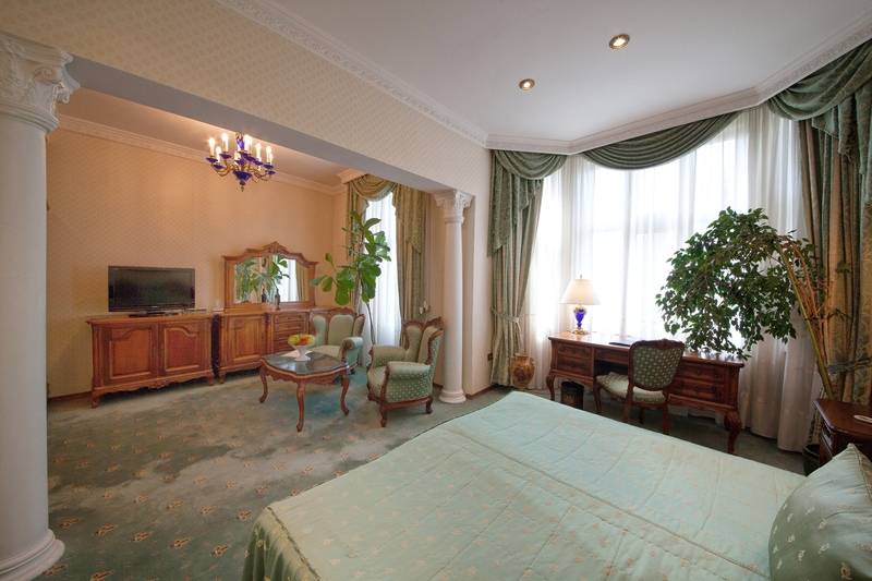 اتاق لوکس, Grand Hotel London