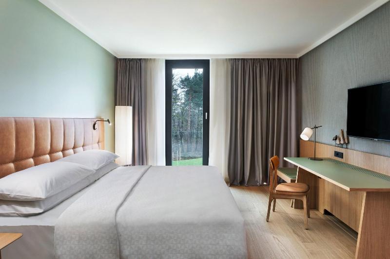 اتاق سوپریور با تخت بزرگ, Four Points By Sheraton Ljubljana Mons