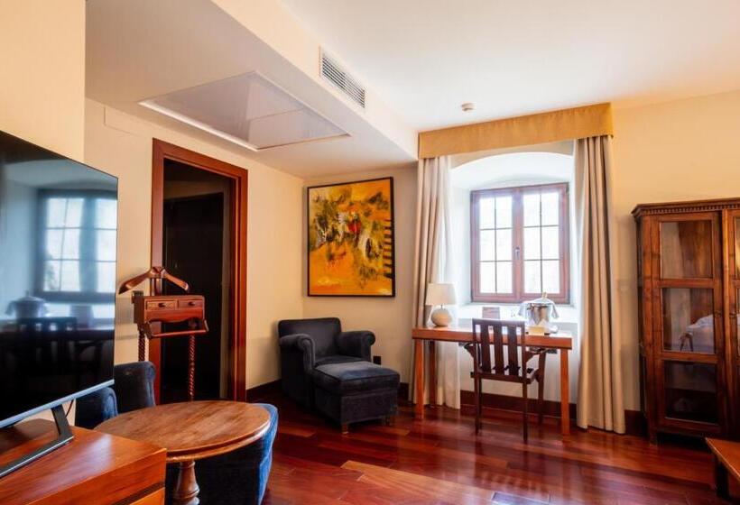 Habitación Triple Deluxe, Monasterio De Boltana Spa