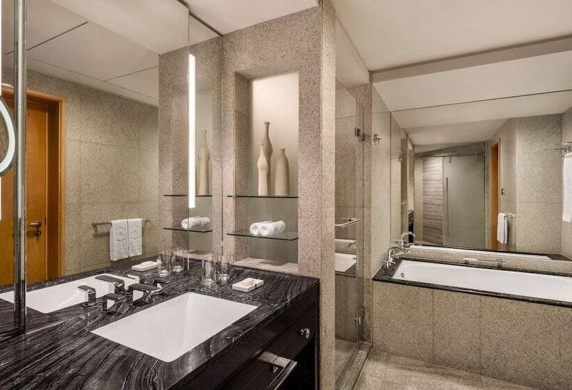 带大床的豪华间, Shangri La Dubai