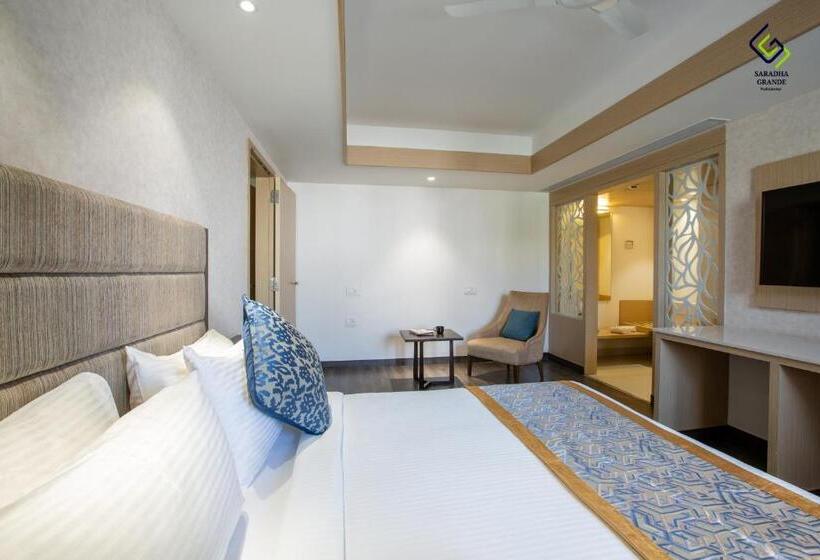 标准间, Saradha Grande