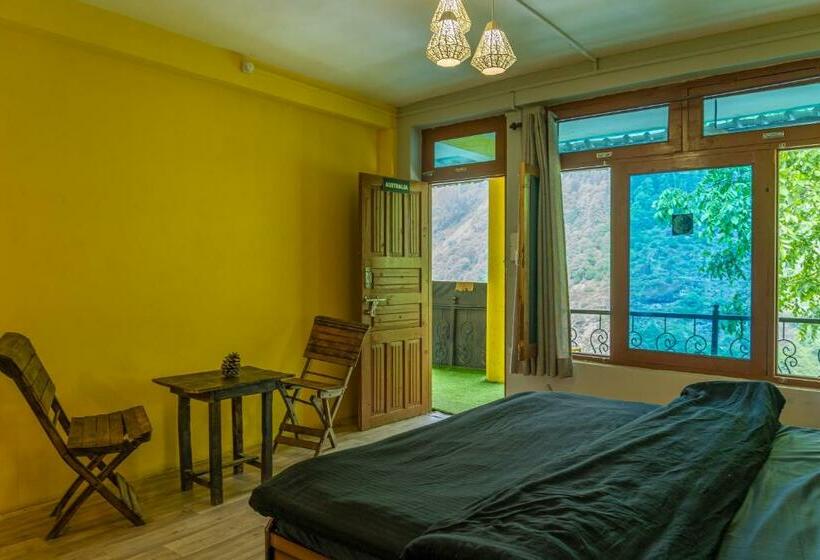 Номер Стандарт, Whoopers Hostel Tosh