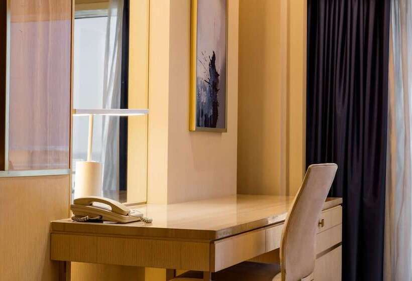 اتاق سوپریور, The Diplomat Radisson Blu Hotel Residence & Spa