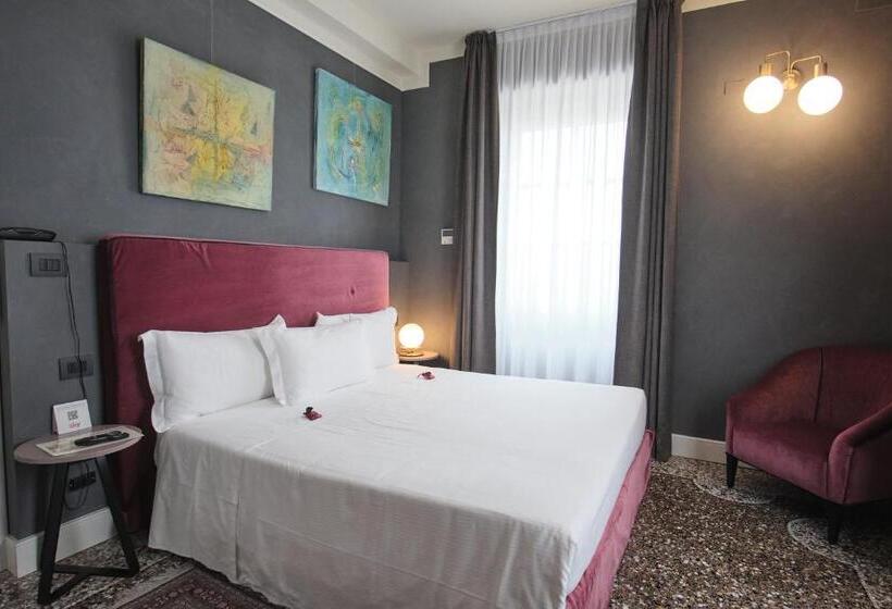 سوئیت جونیور خانوادگی, Capriccio Art