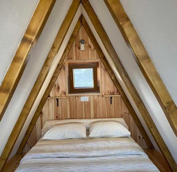 بانگلوی استاندارد, Bungalows And Rooms Ivan