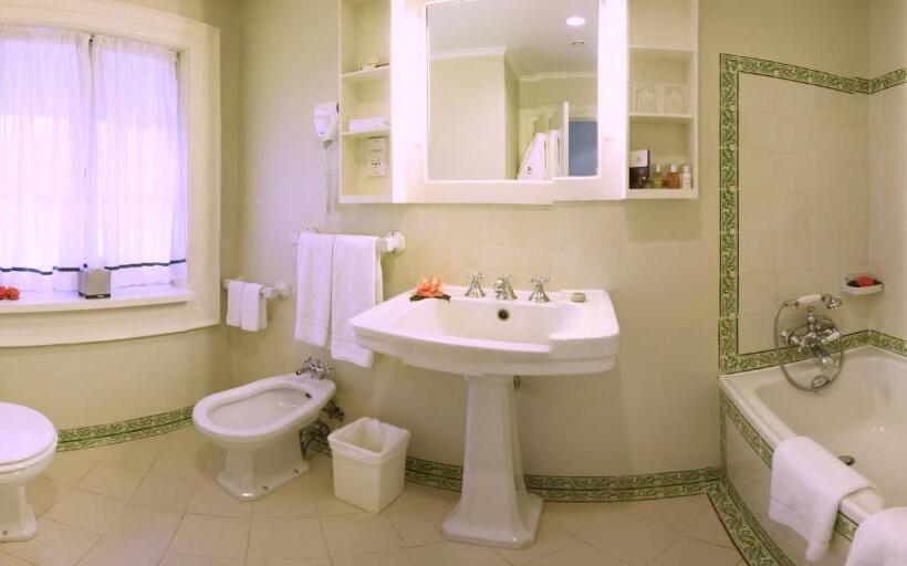 Номер Стандарт Вид на Гольф, Casa Velha Do Palheiro Relais & Chateaux
