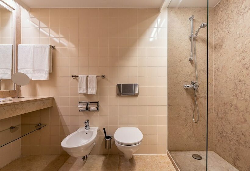 Superior Room, Do Chiado