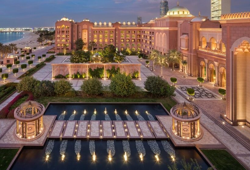 Номер Deluxe Вид на Сад, Emirates Palace Mandarin Oriental, Abu Dhabi