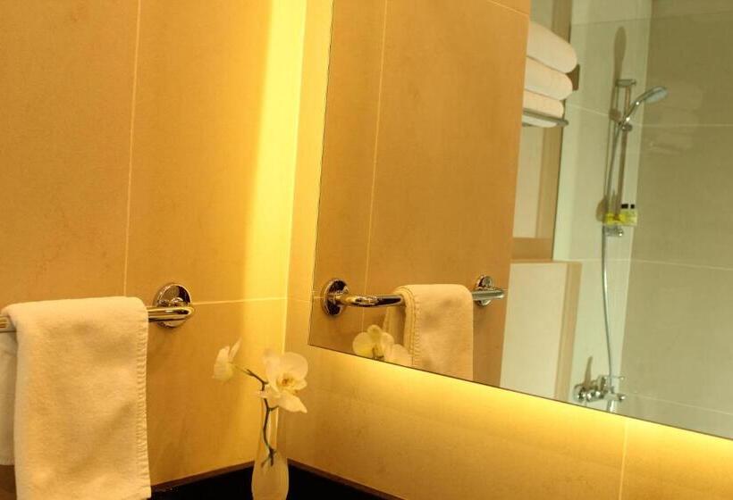 Classic room with balcony, Intercontinental Mzaar Lebanon Mountain Resort & Spa, An Ihg