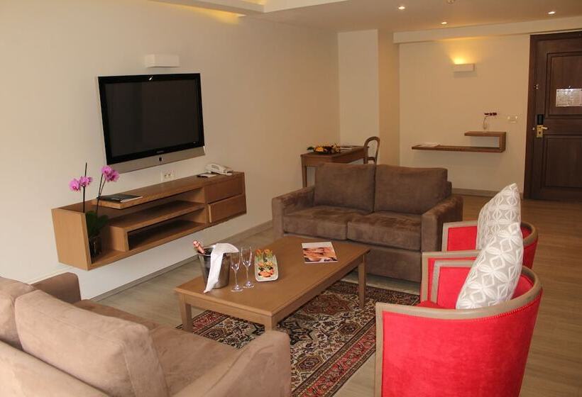 سوییت با چشم‌انداز باغ, Intercontinental Mzaar Lebanon Mountain Resort & Spa, An Ihg