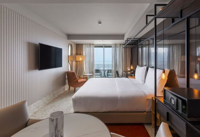 استودیوی استاندارد, Next by Savoy Signature