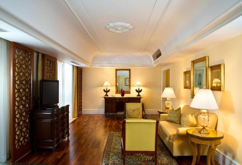Представительский люкс с видом, The Leela Palace Bengaluru