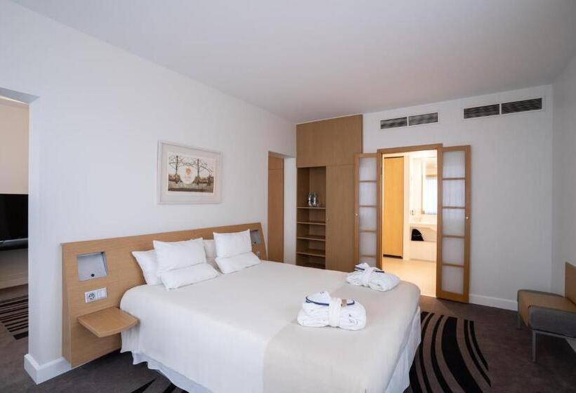 جناح سرير ملكى, Novotel Vilnius Centre