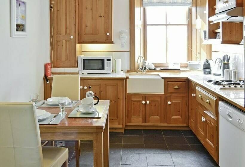 Дом 2 Спальни, Aberdeen Lighthouse Cottages
