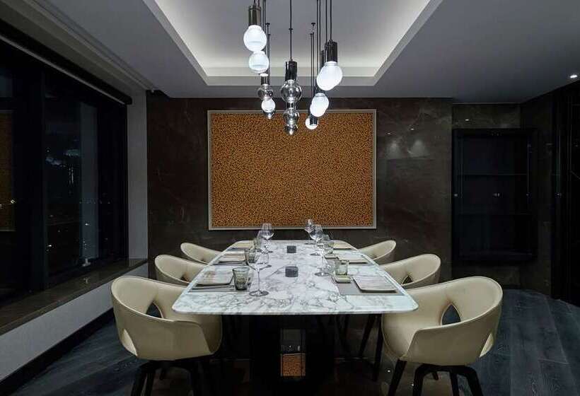 Люкс, Chekhoff Hotel Moscow Curio Collection By Hilton