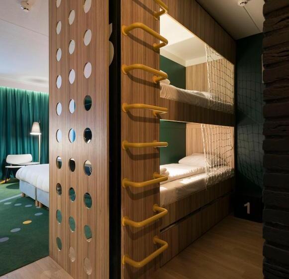 Club Room, Hup